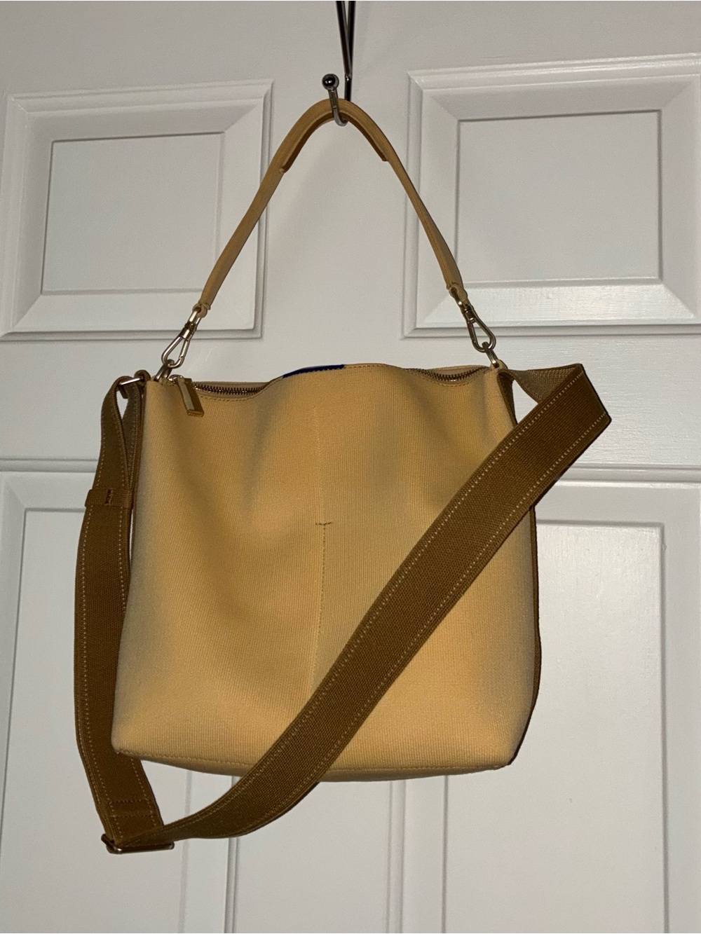 Like New Rothy’s Mini Zip Bucket Bag ButterYellow - Picture 6 of 12